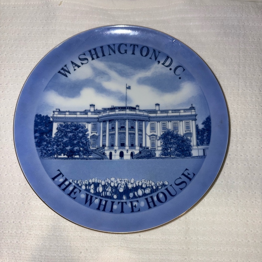 Washington D.C. The White House Decorative Blue Collector Plate